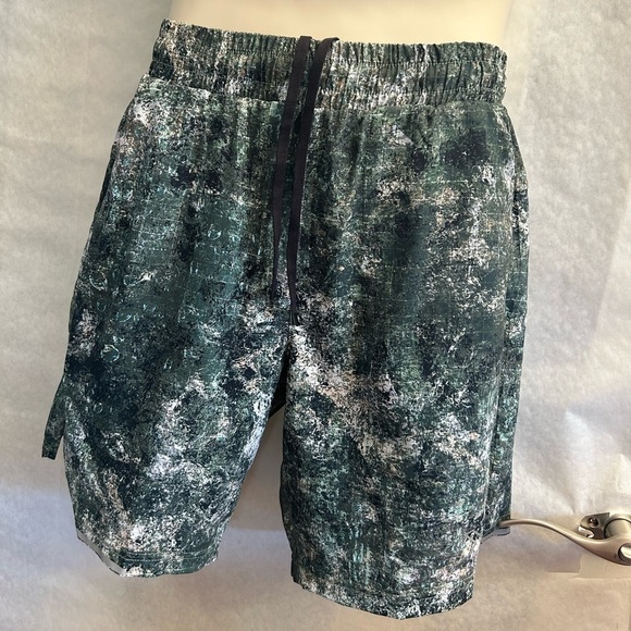 2XU Aero athletic lightweight stretch lined shorts w/front pockets. Sz-S. T14 - Picture 4 of 12